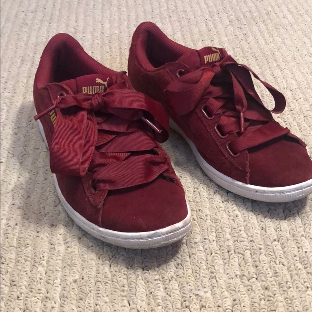 Suede Burgundy Pumas